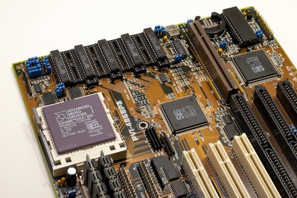 Plongée dans l’univers des cartes électroniques : les clés essentielles